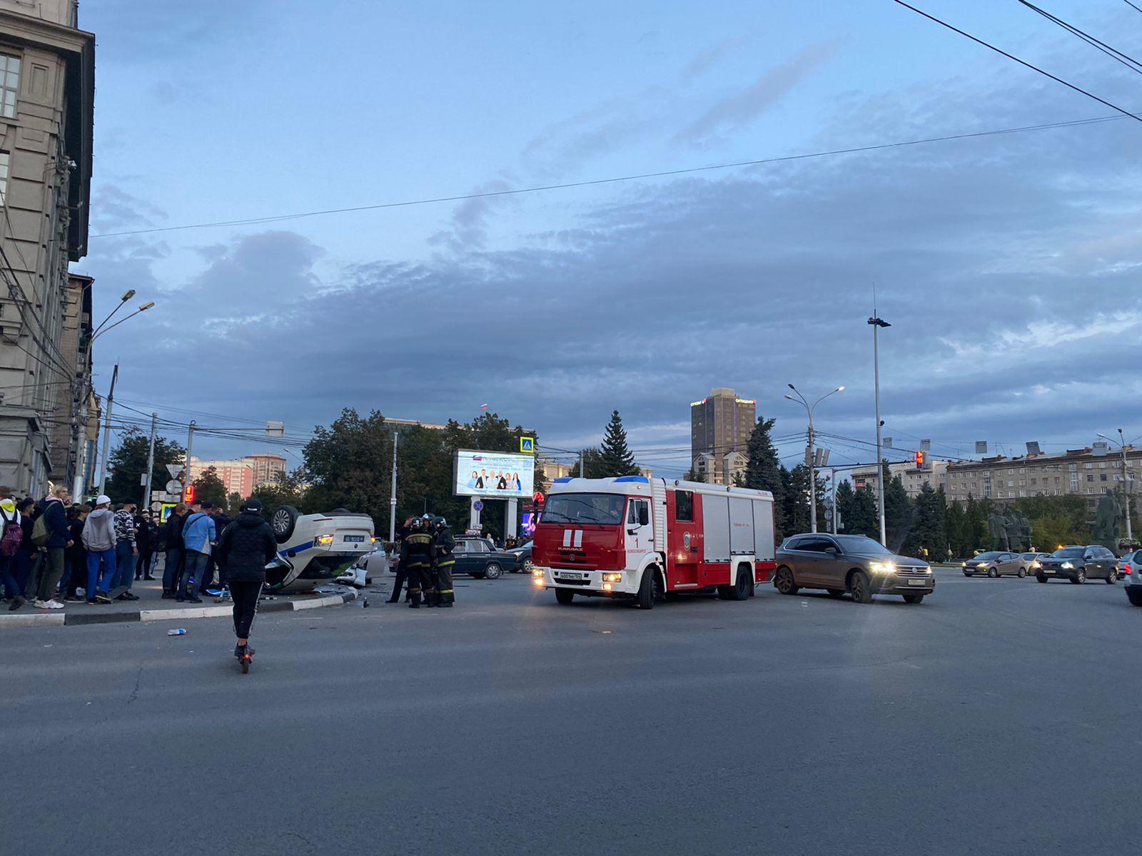 Фото Попавший в ДТП с Lexus в Новосибирске автомобиль ДПС ехал по вызову об угоне – источник 2